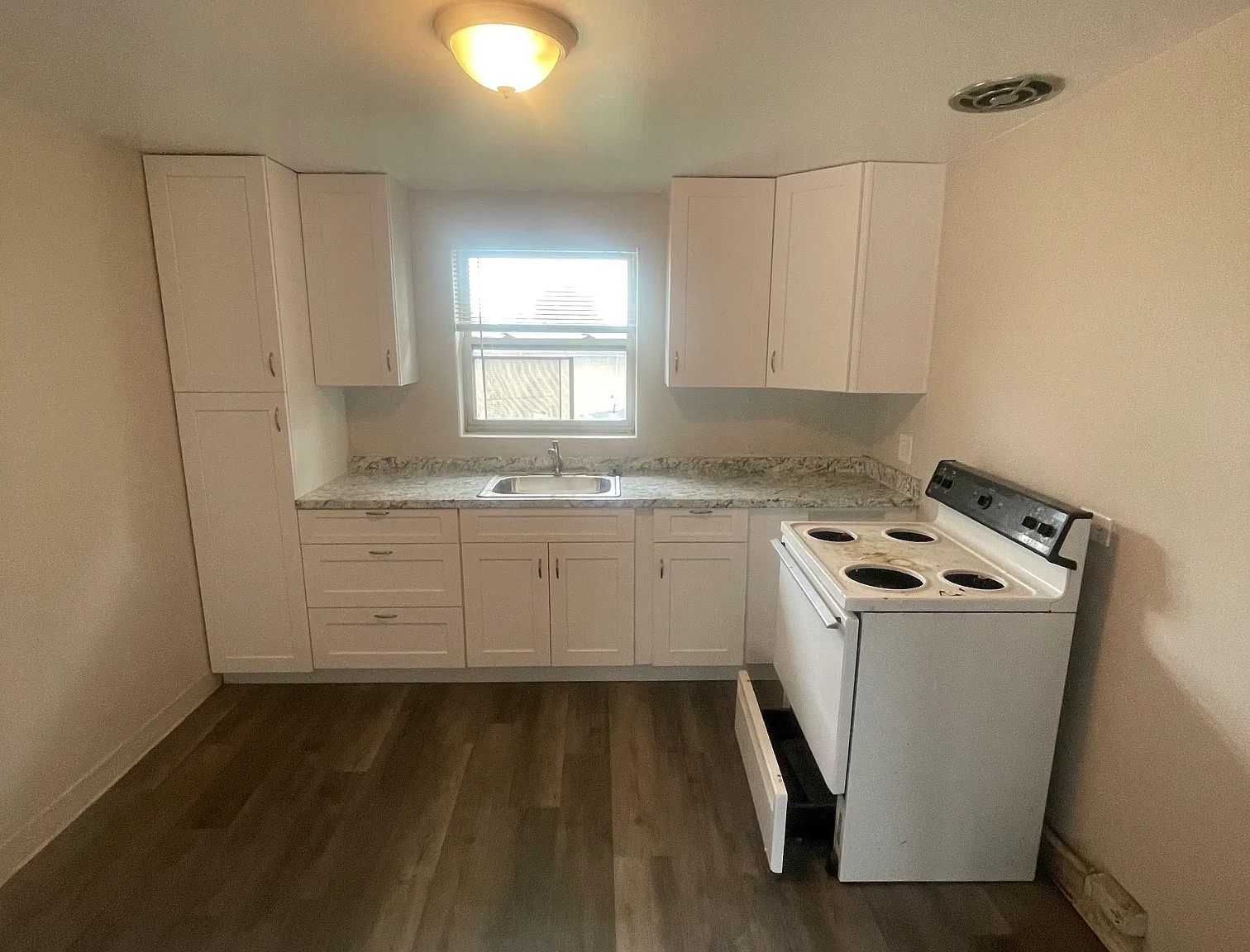 1 bed, 600 sqft, $1,100 — Photo 3
