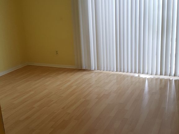 4th image of 6 Vista Gardens Trl