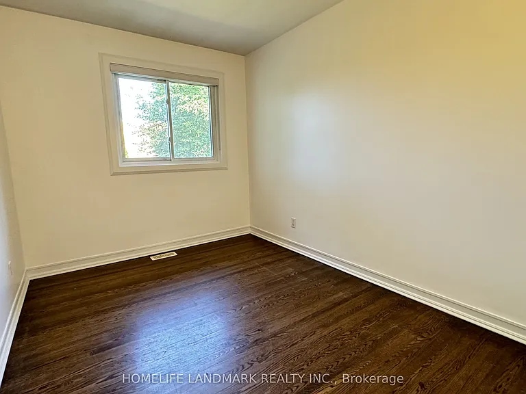 7 Talisman Cres — Photo 8