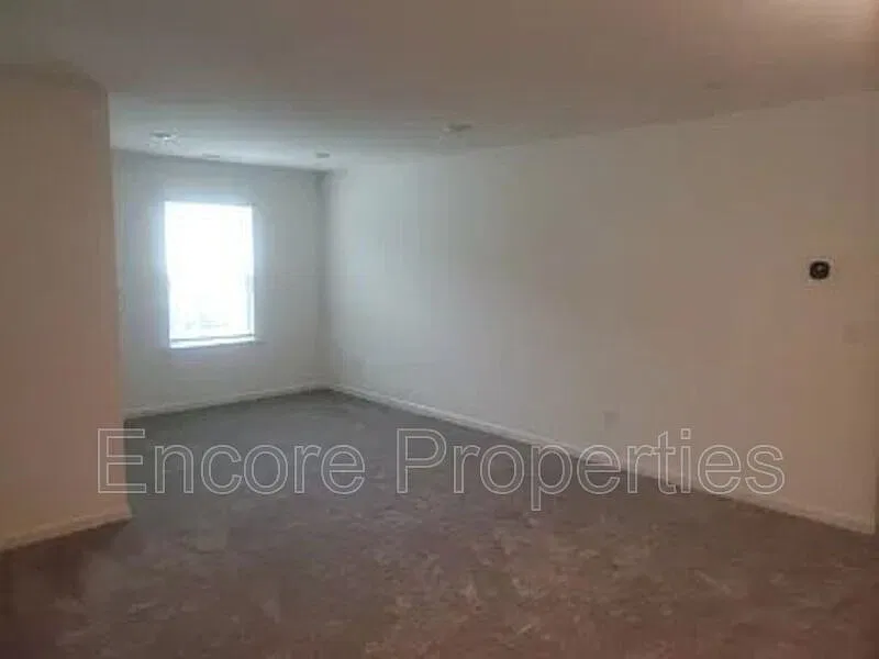 3 bed, 2.5 bath, 2025 sqft, $1,900 — Photo 4