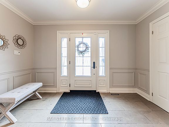 3rd image of 2191 Dunvegan Ave