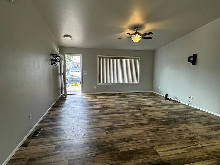 207 Addison Ave — Photo 3