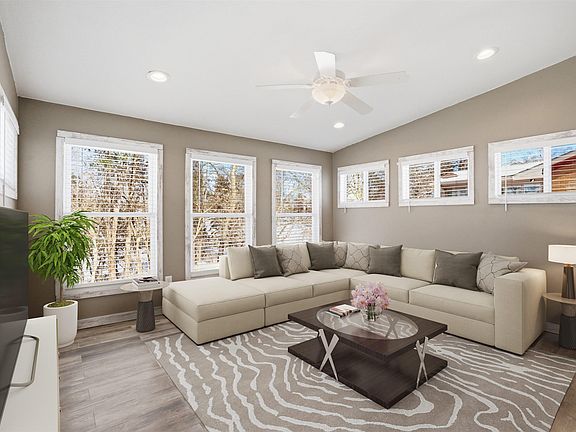 3rd image of 935 Indian Rdg