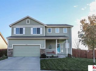 18723 Hayes Cir, Omaha, NE 68135