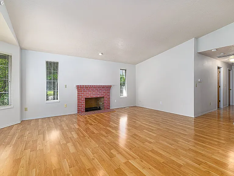 9707 SE Reedway St — Photo 5