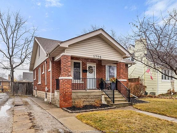 3rd image of 1726 Pillette Rd