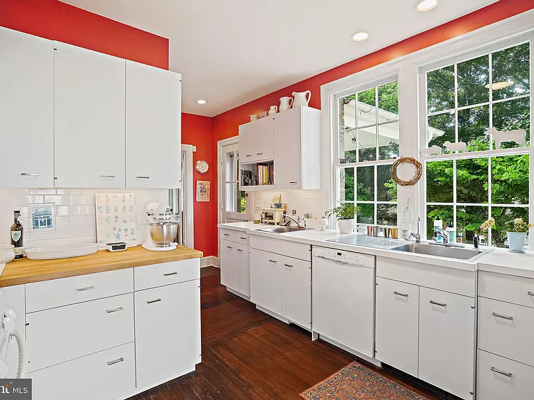 3612 Albemarle St NW — Photo 8
