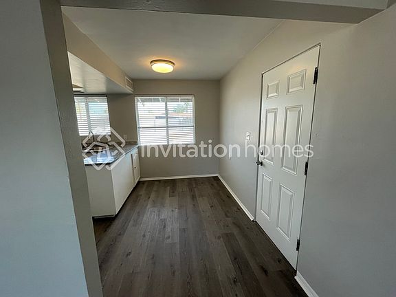 4th image of 1440 E Jarvis Ave