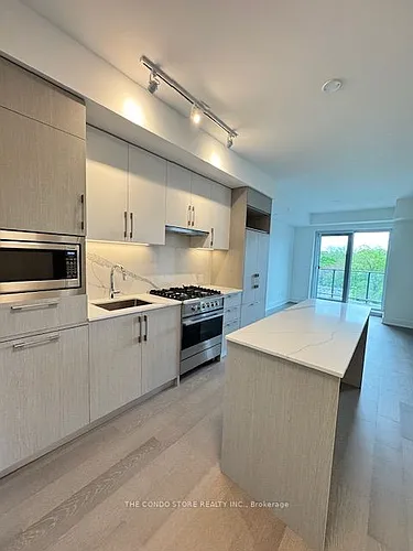 8 Manor Rd W Photo 1