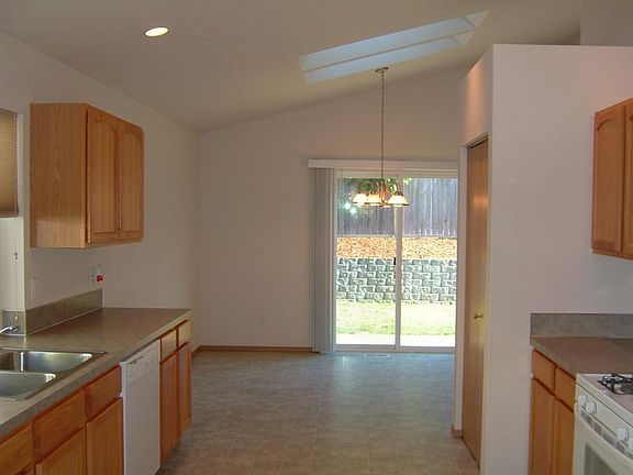 3rd image of 4522 Cole Ct SE