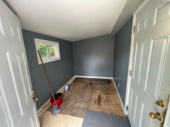 3rd image of 311 Truro Heights Rd
