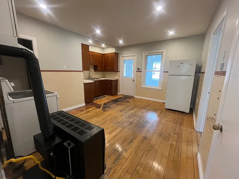 13 Jerome Pl #2R — Photo 4