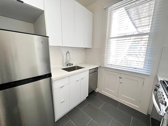 5th image of 755 Bush St APT 204