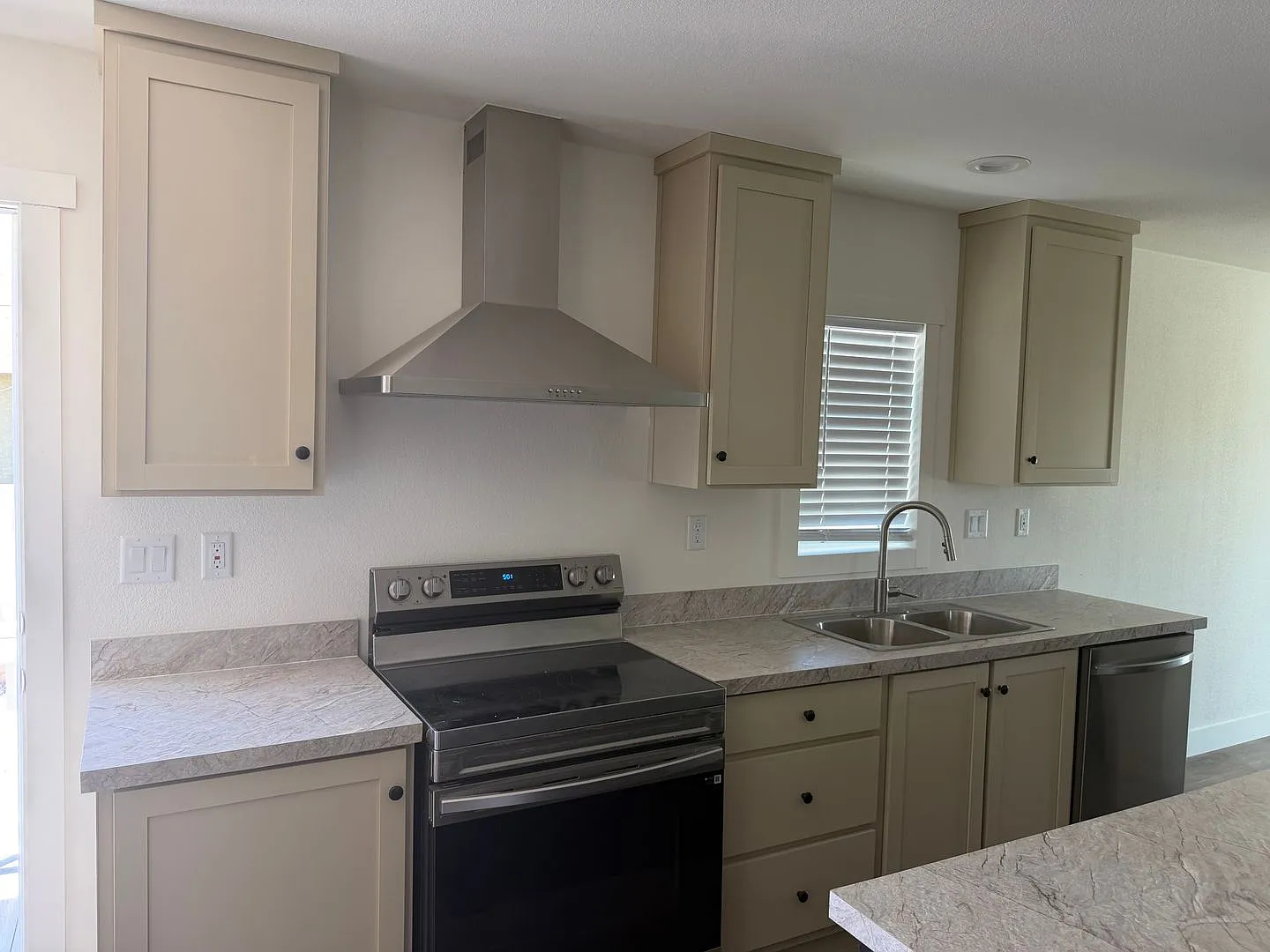 3 Bedroom 2 Bath Home Near Tropicana & Nellis — Photo 2