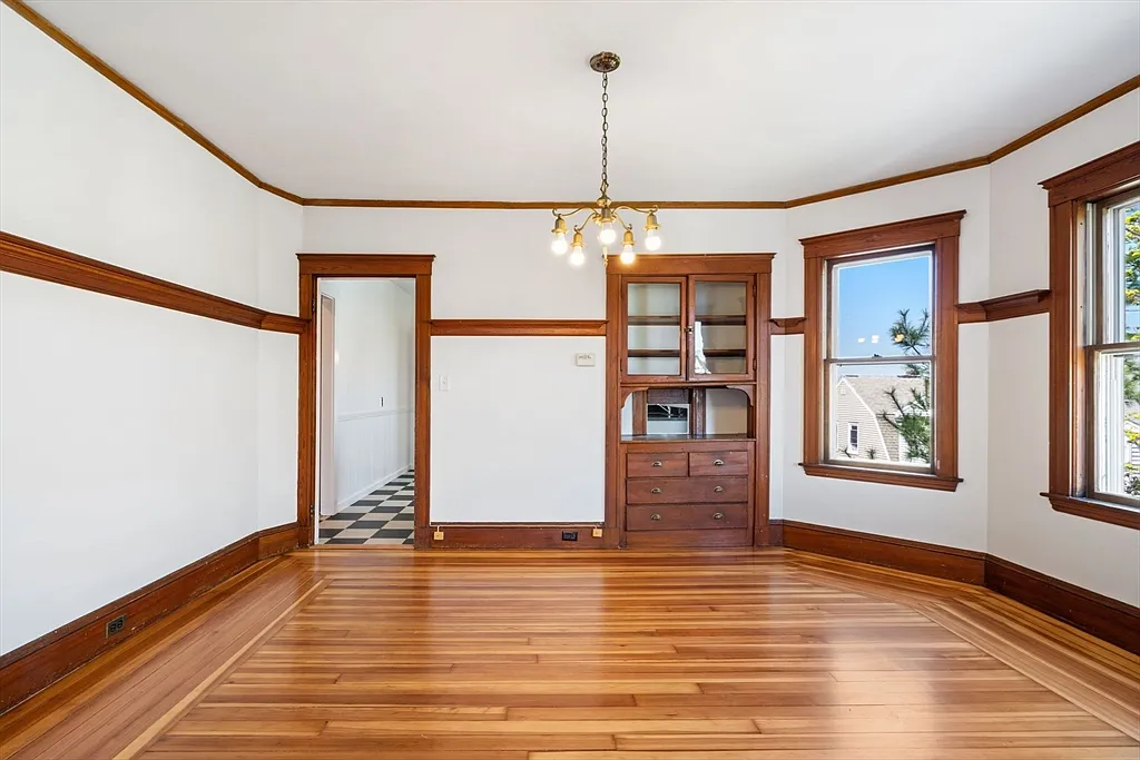 2 bed, 1.0 bath, 1341 sqft, $3,700 — Photo 3