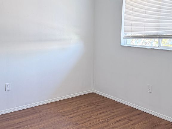 4th image of 148 Cypress Way E APT 8