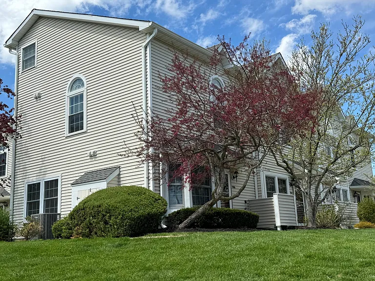 705 Bryant Dr — Photo 19