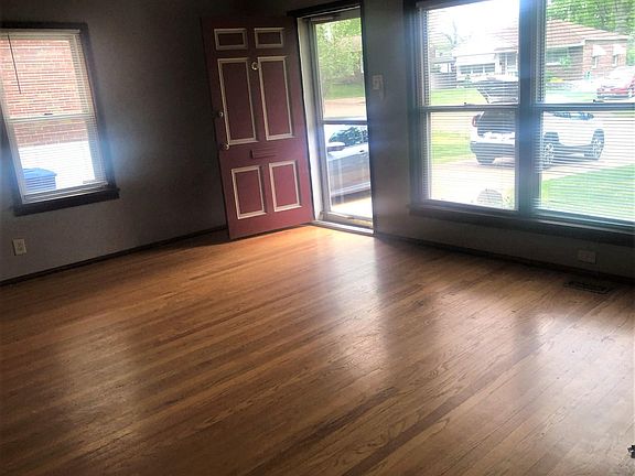 4th image of 7113 Marwinette Ave