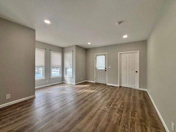 318 Bronson St APT 201