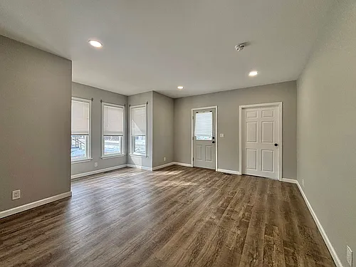 318 Bronson St #201 Photo 1