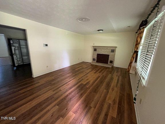 4th image of 463 Rankin Rd