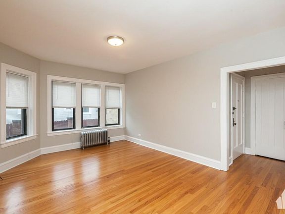 3rd image of 4812 N Oakley Ave APT 2