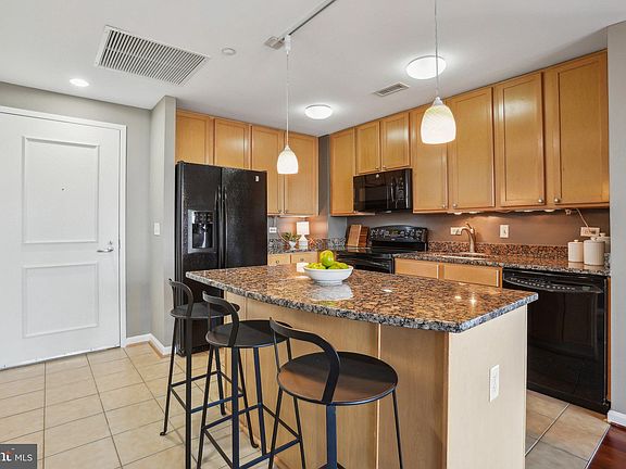 4th image of 2720 S Arlington Mill Dr Unit 611