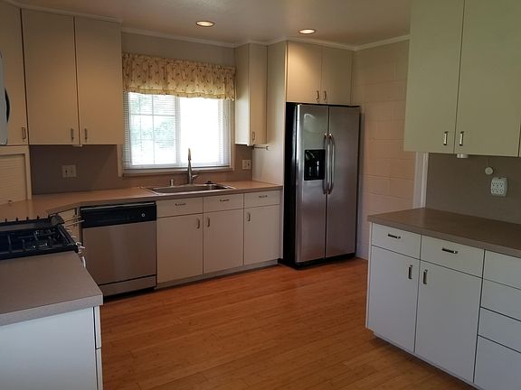 4th image of 867 La Sierra Dr