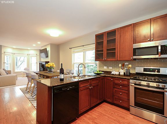 3rd image of 878 N Paulina St