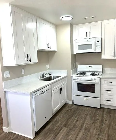 426 N Buena Vista St #1 — Photo 9