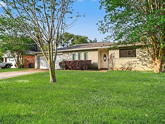 3rd image of 16923 Blackhawk Blvd