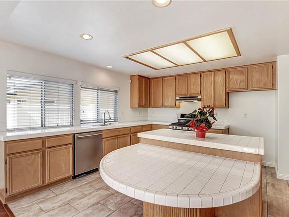 5th image of 624 Linden Cir