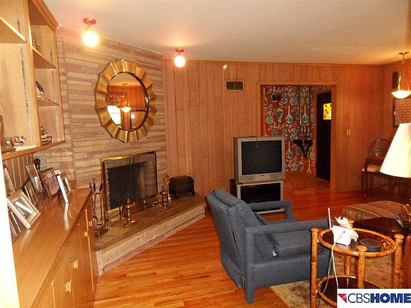 3rd image of 722 Parkwood Ln