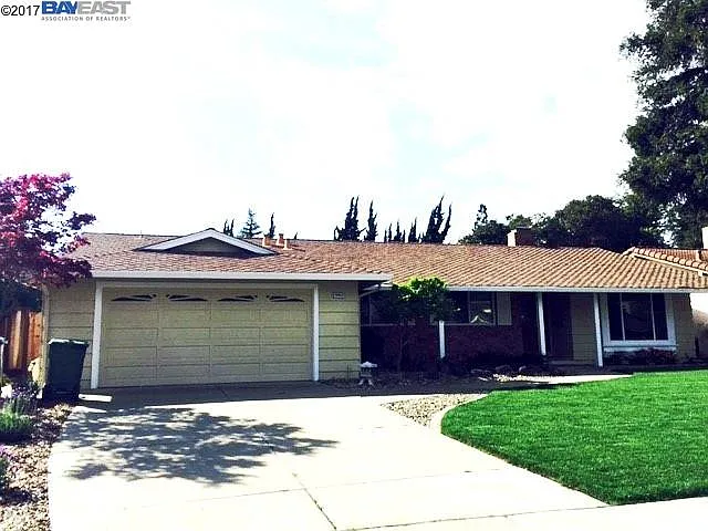 36952 Montecito Dr photo 1