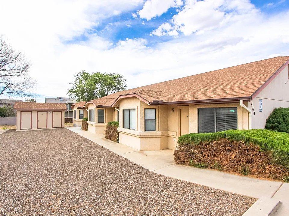8460 E Lakeshore Dr