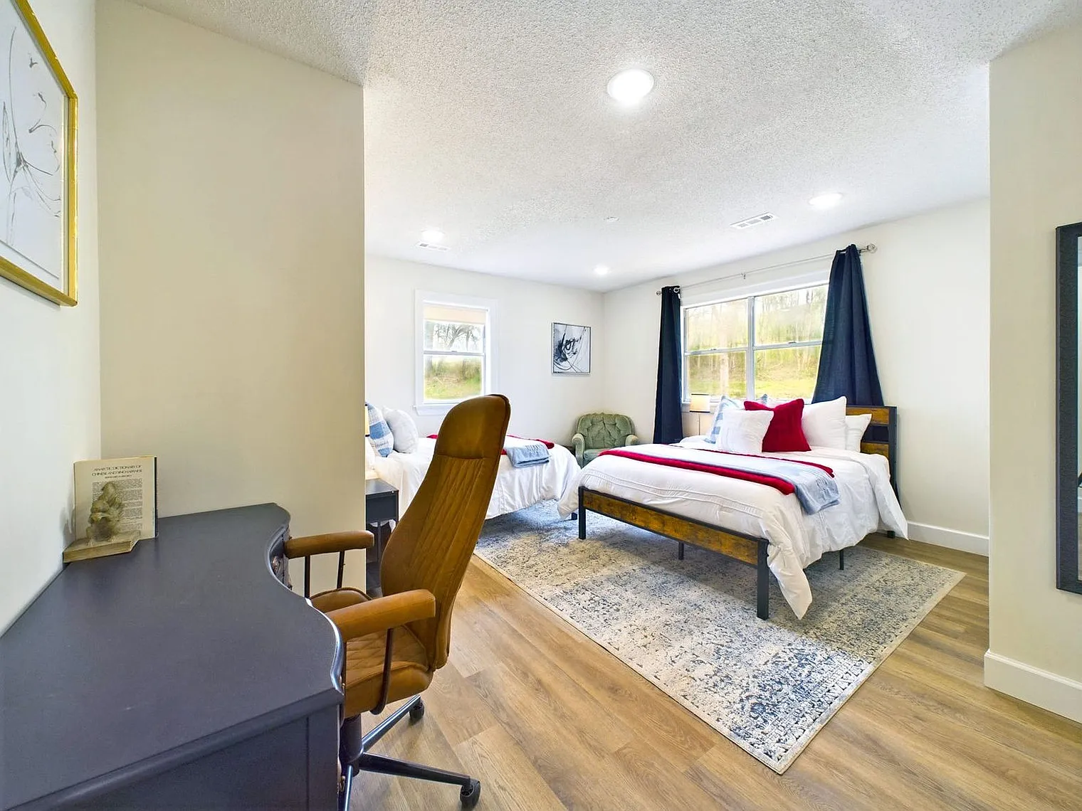 4 bed, 3.0 bath, 1991 sqft, $3,826 — Photo 4