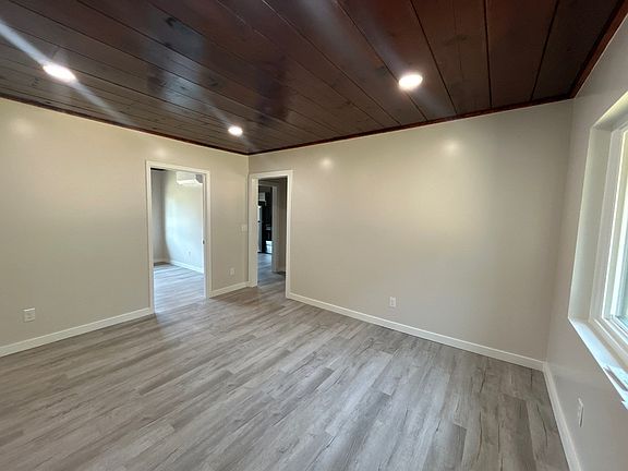 5th image of 107 Cheryl St #B