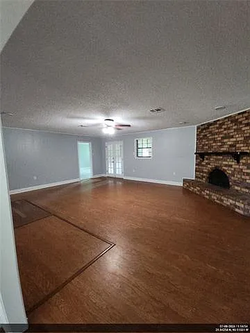 4 bed, 2.0 bath, 2000 sqft, $2,200 — Photo 3