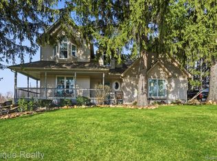 9867 Finnegan Dr, Brighton, MI 48116