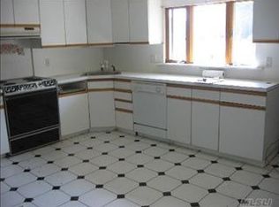 95 Mallard Rd, Levittown, NY 11756