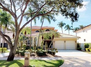 8104 NW 163rd Ter, Miami Lakes, FL 33016