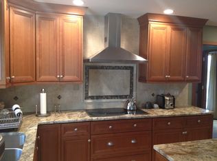 225 Acorn Ln, North Wales, PA 19454