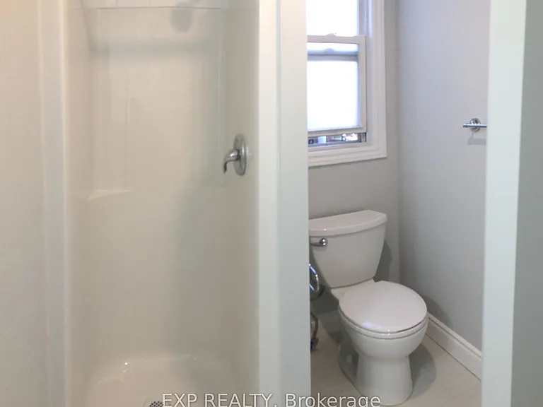 2798 Dundas St W — Photo 8