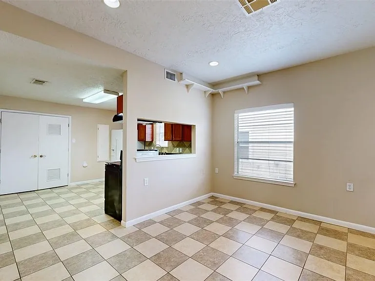 1724 Boardwalk Ct — Photo 9