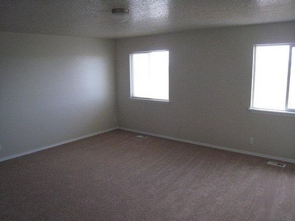 5th image of 19613 Portsmouth Dr