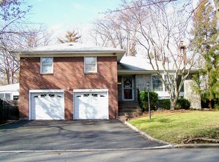 75 Peterhoff St, Malverne, NY 11565