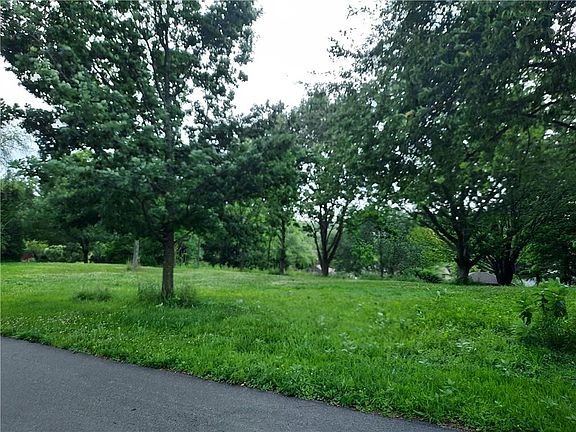 4th image of Hillhaven Dr