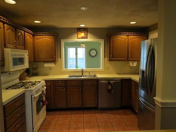 4th image of 77 Westminster Ave