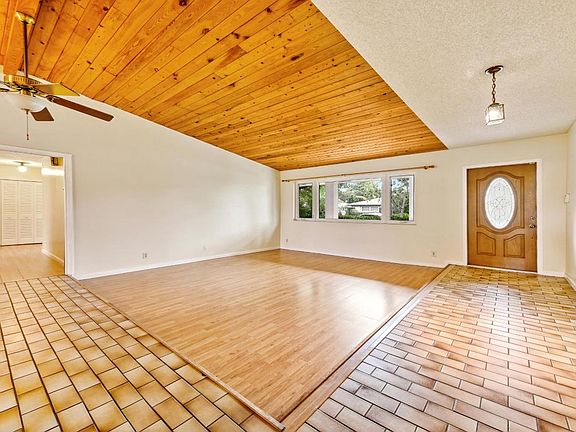 4th image of 719 SW 27th Way