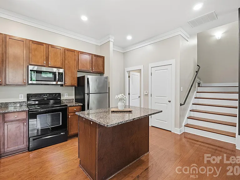 3435 Spencer St — Photo 6